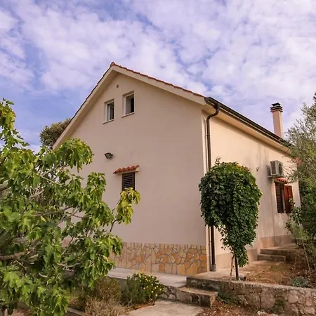 Sarita Guest house *