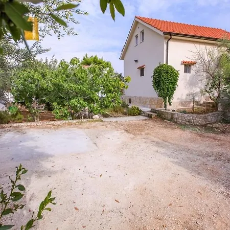 Sarita Guest house