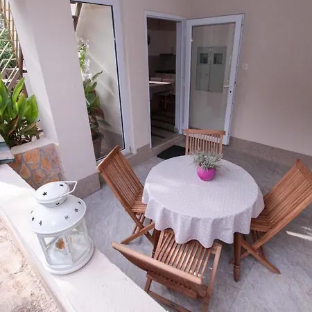Sarita Guest house